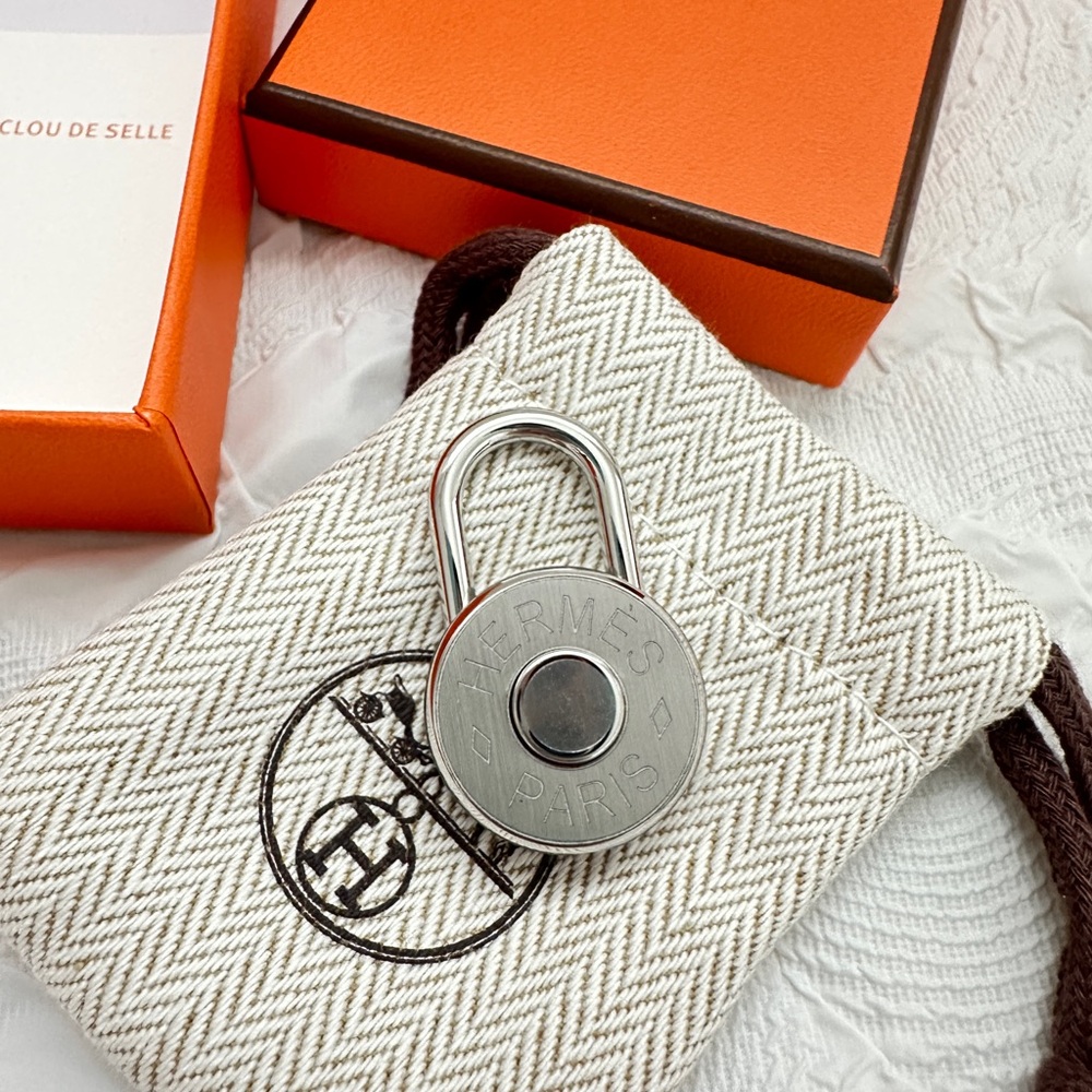 Hermes Clou de Selle key ring/Bag Charm